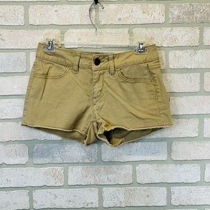 The best tan shorts.